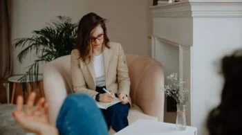 Symptômes de la dépression - test en moins de 2 minutes - femme thérapie